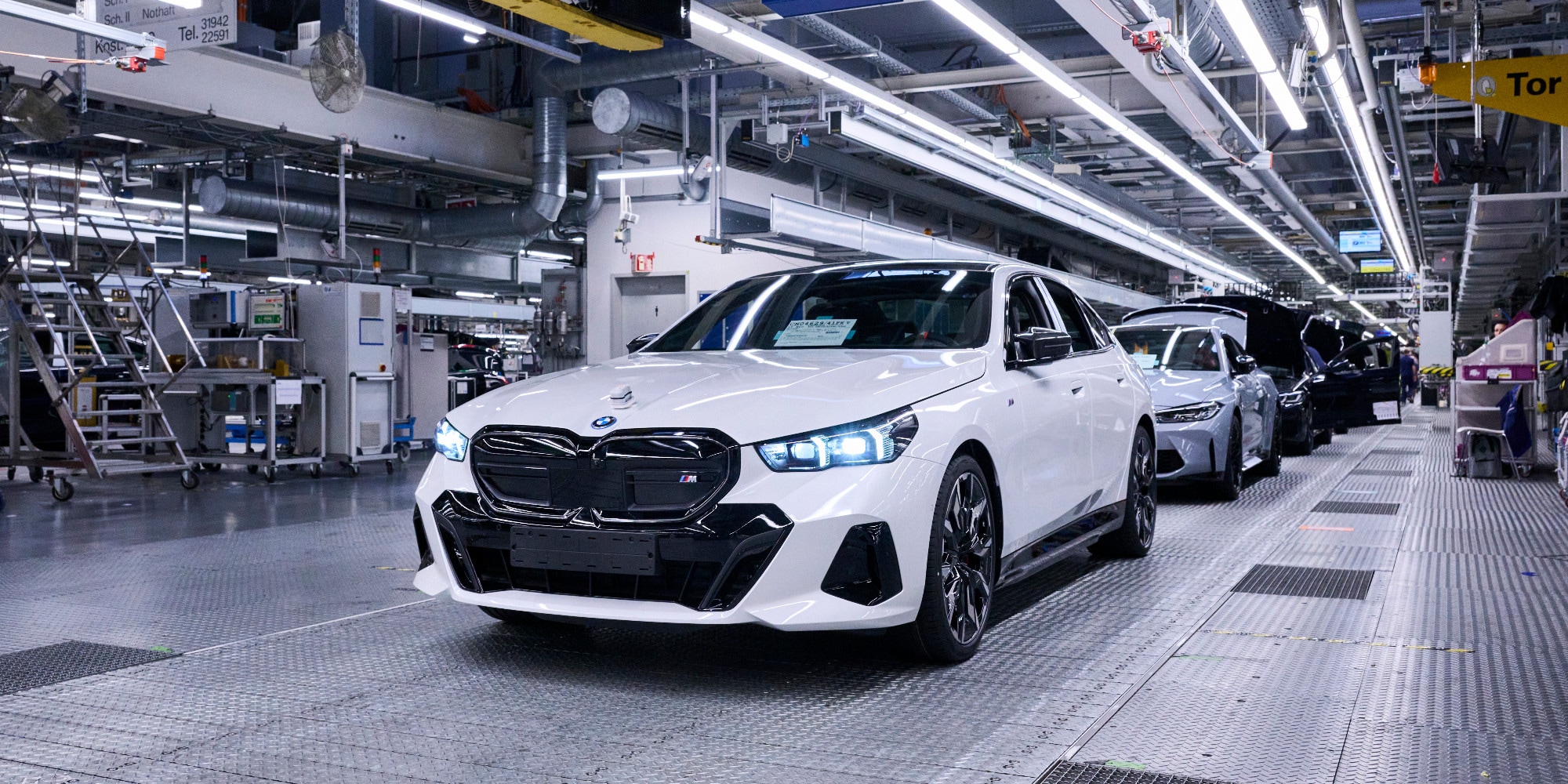 BMW, lo stabilimento di Dingolfing compie 50 anni