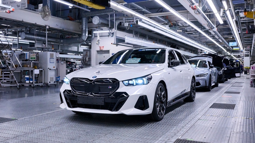 BMW, lo stabilimento di Dingolfing compie 50 anni