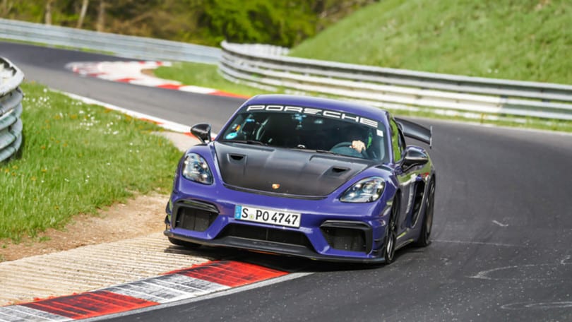 Porsche Cayman GT4 RS, con il kit Manthey è regina della pista