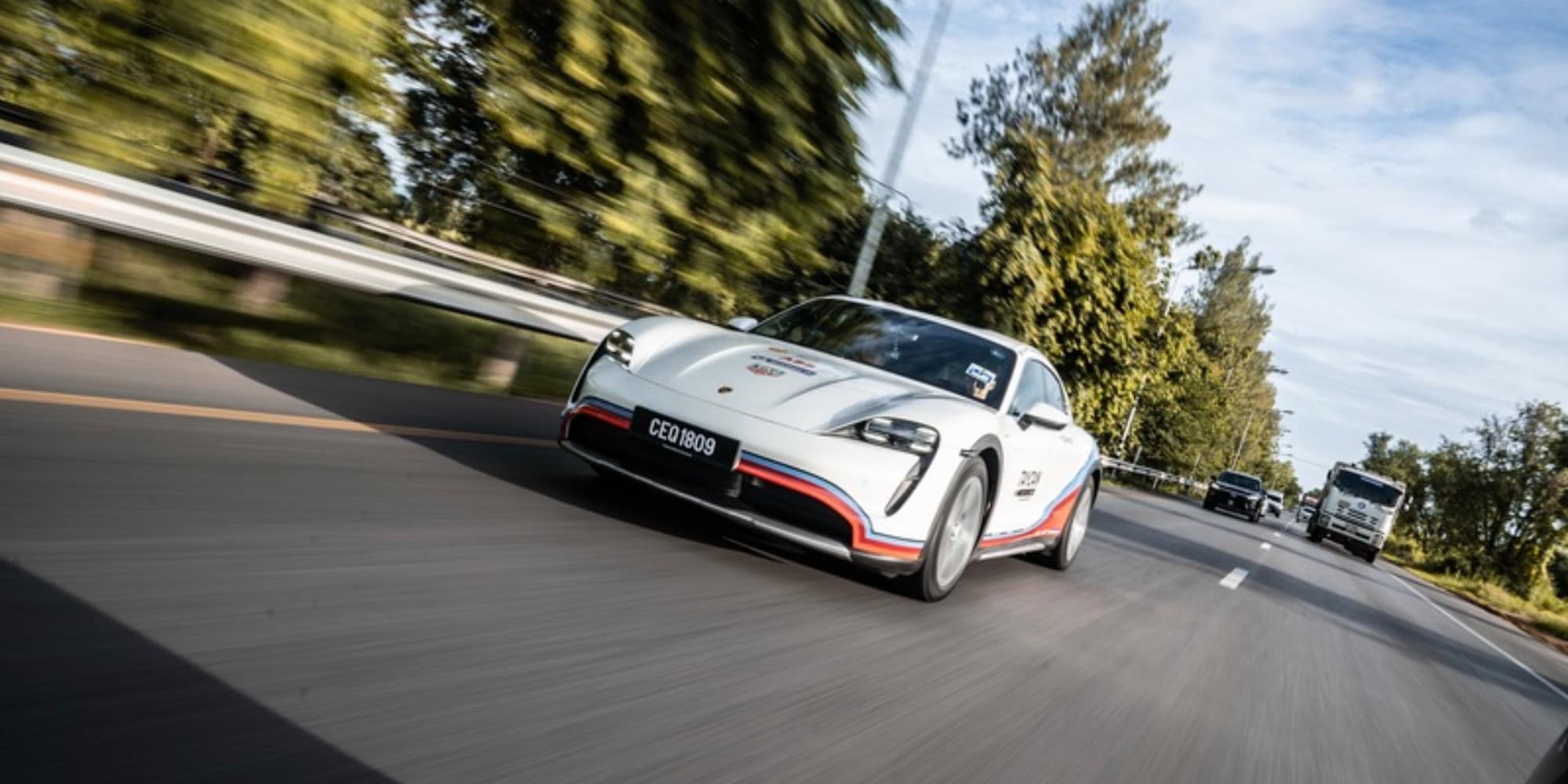 Una Porsche Taycan ha percorso 1.845 km in sole 29 ore