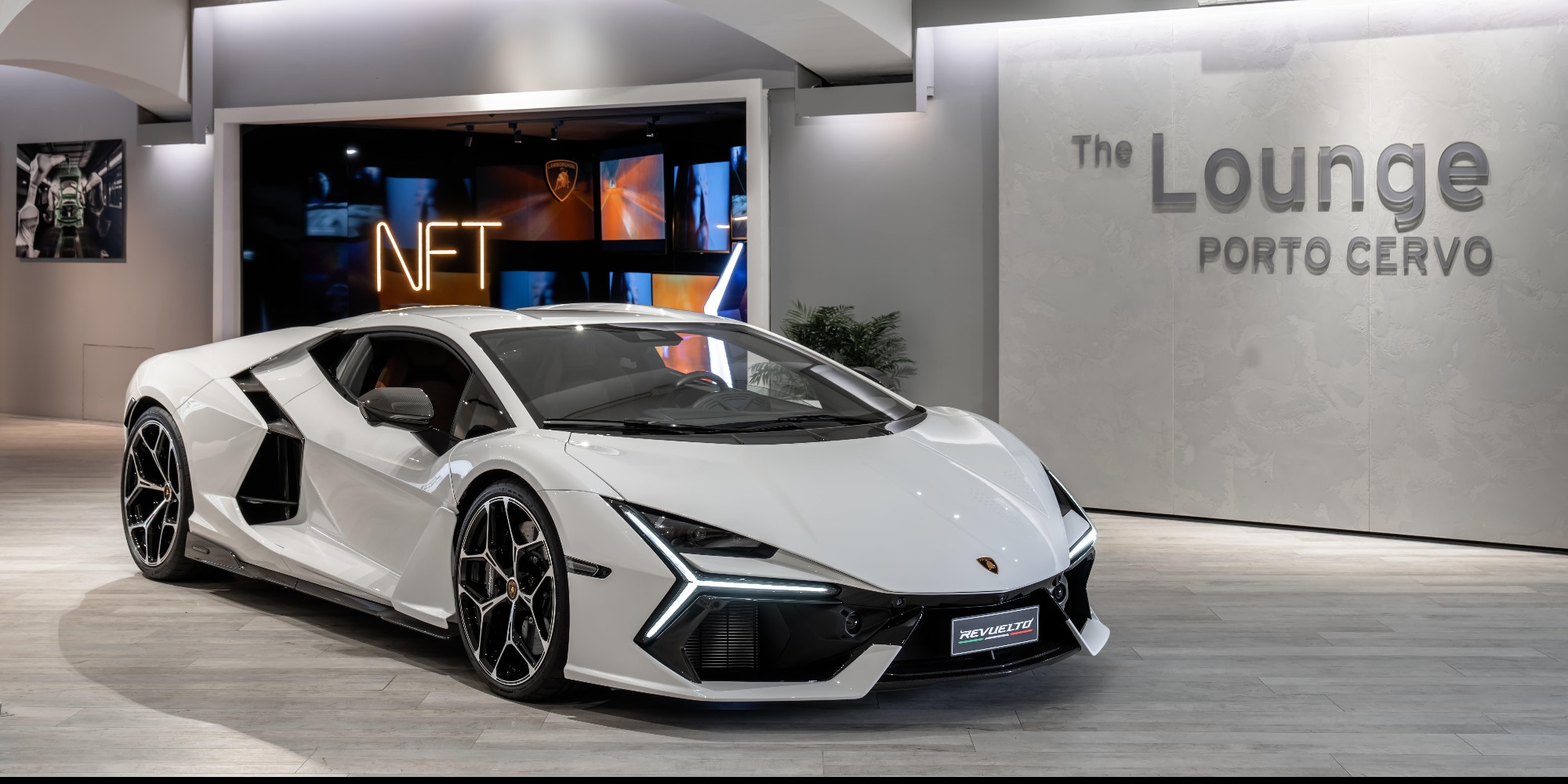 Lamborghini Lounge Porto Cervo, il Toro incanta la Costa Smeralda