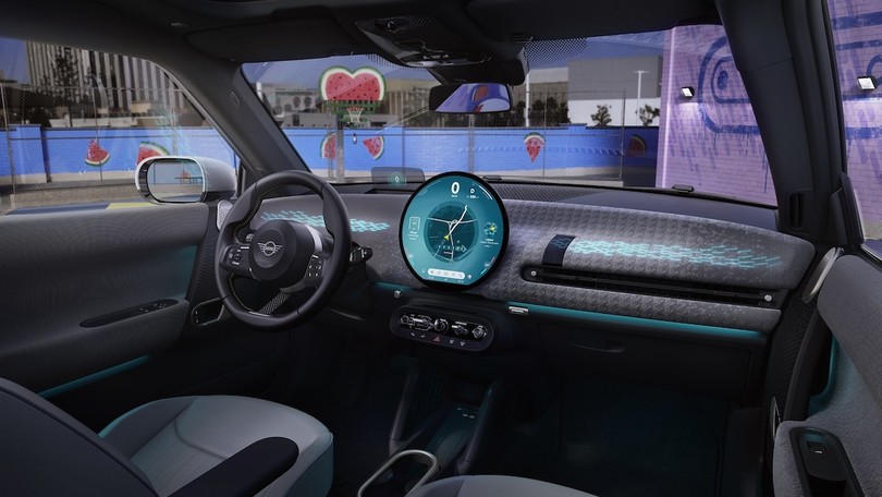 Mini, tutta la tecnologia oltre l'Oled dell'infotainment tondo
