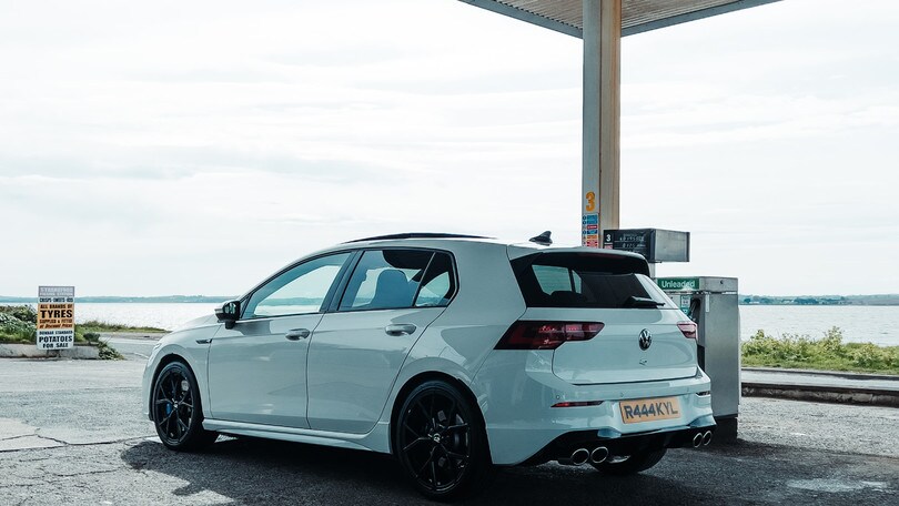 La cara estate degli italiani alle prese con i prezzi della benzina