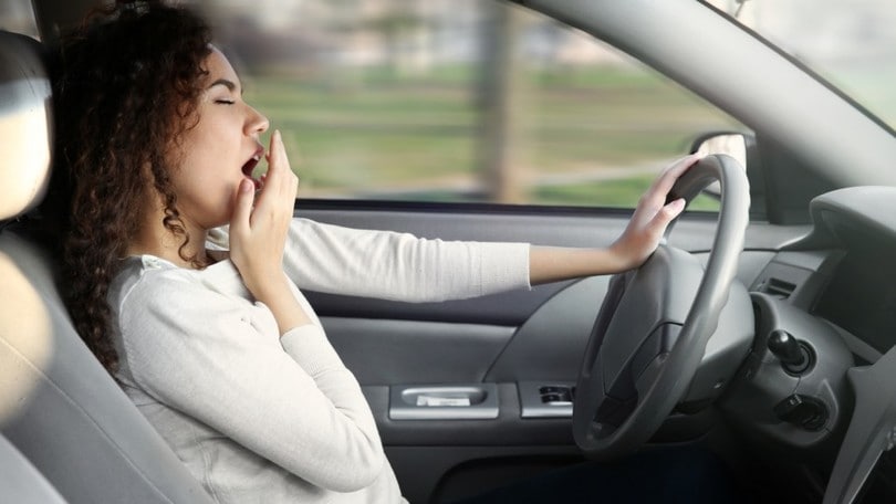 Allarme sonnolenza alla guida: i consigli per evitare di addormentarsi