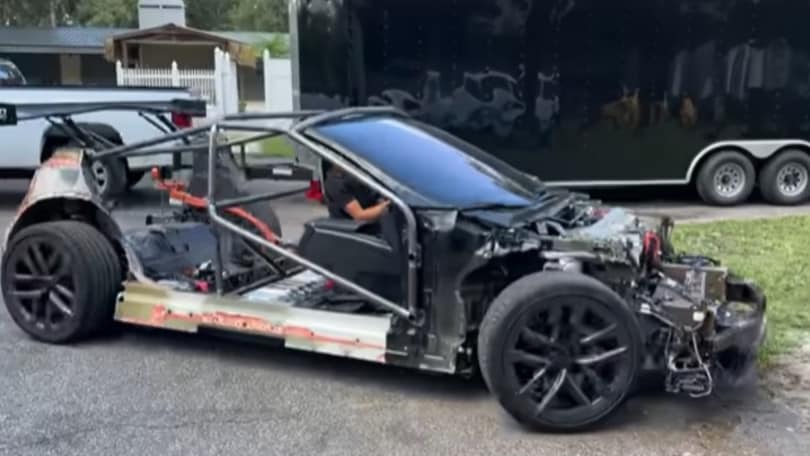 Compra una Tesla Model S e la trasforma in un kart estremo!