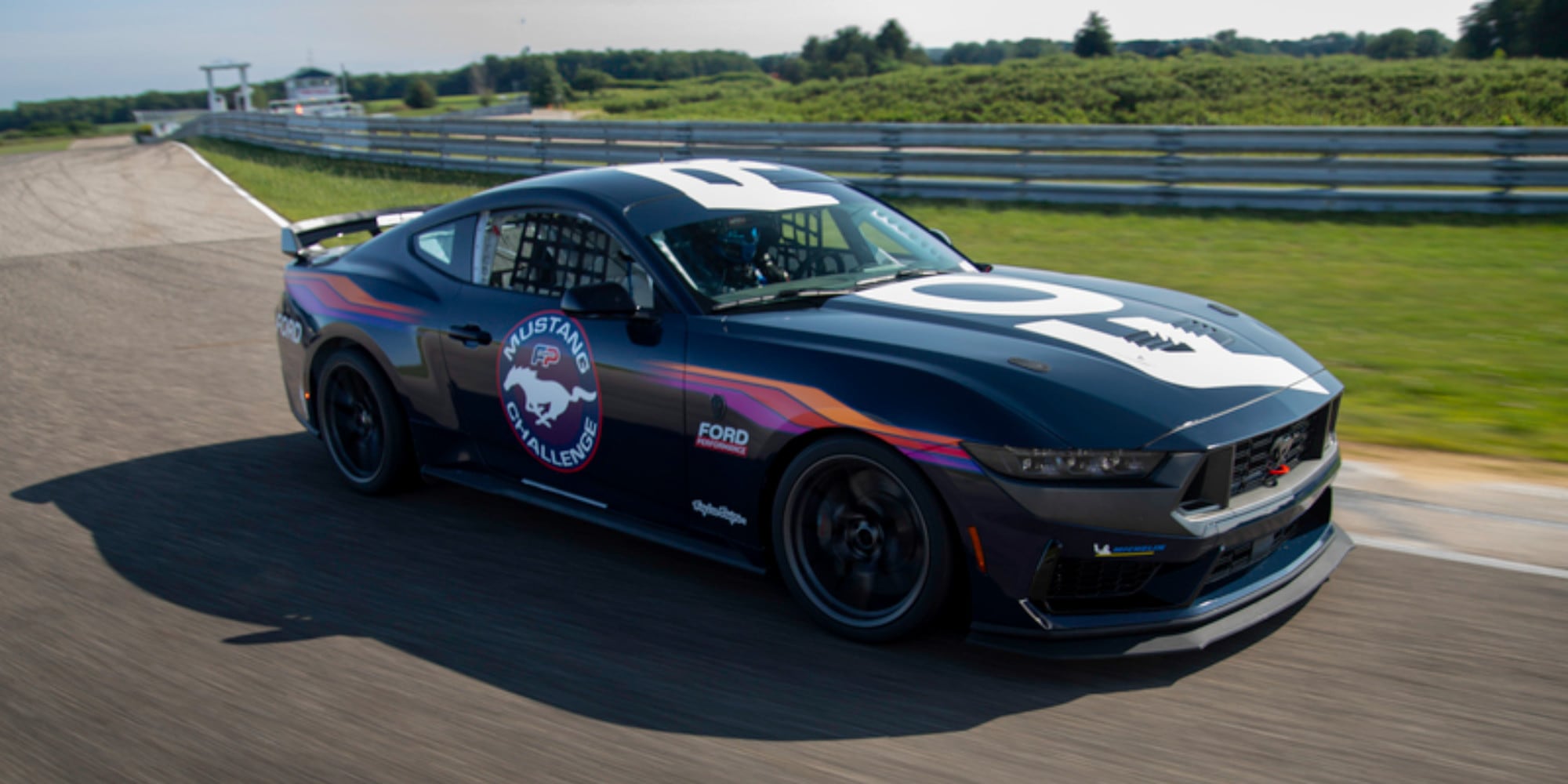 Ford Mustang Dark Horse R, 500 cv per la pista