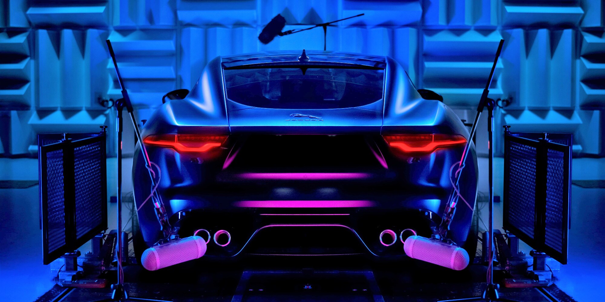 Jaguar registra il "ruggito" del V8 per farlo vivere in eterno