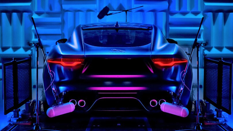Jaguar registra il "ruggito" del V8 per farlo vivere in eterno
