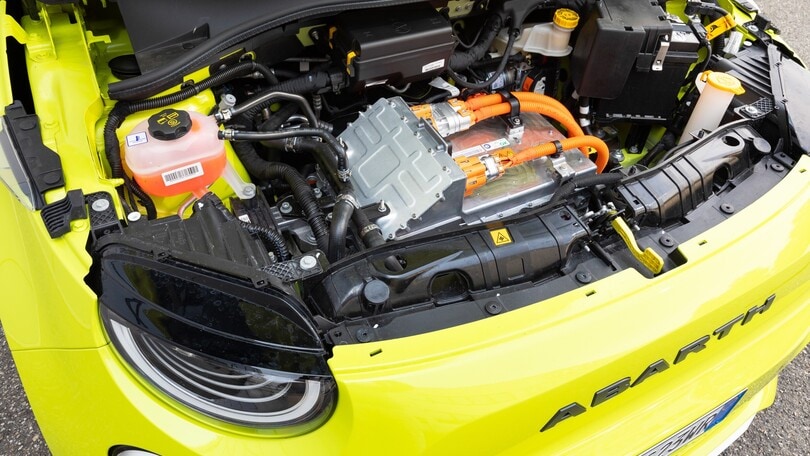 Abarth 500 E, la prova al Balocco