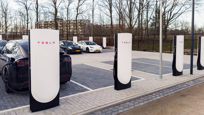 Tesla, in arrivo la ricarica super veloce da 350 kW