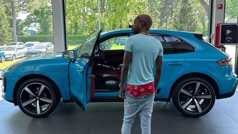 Nuova Porsche da 100mila euro per il rapper Bello FiGo