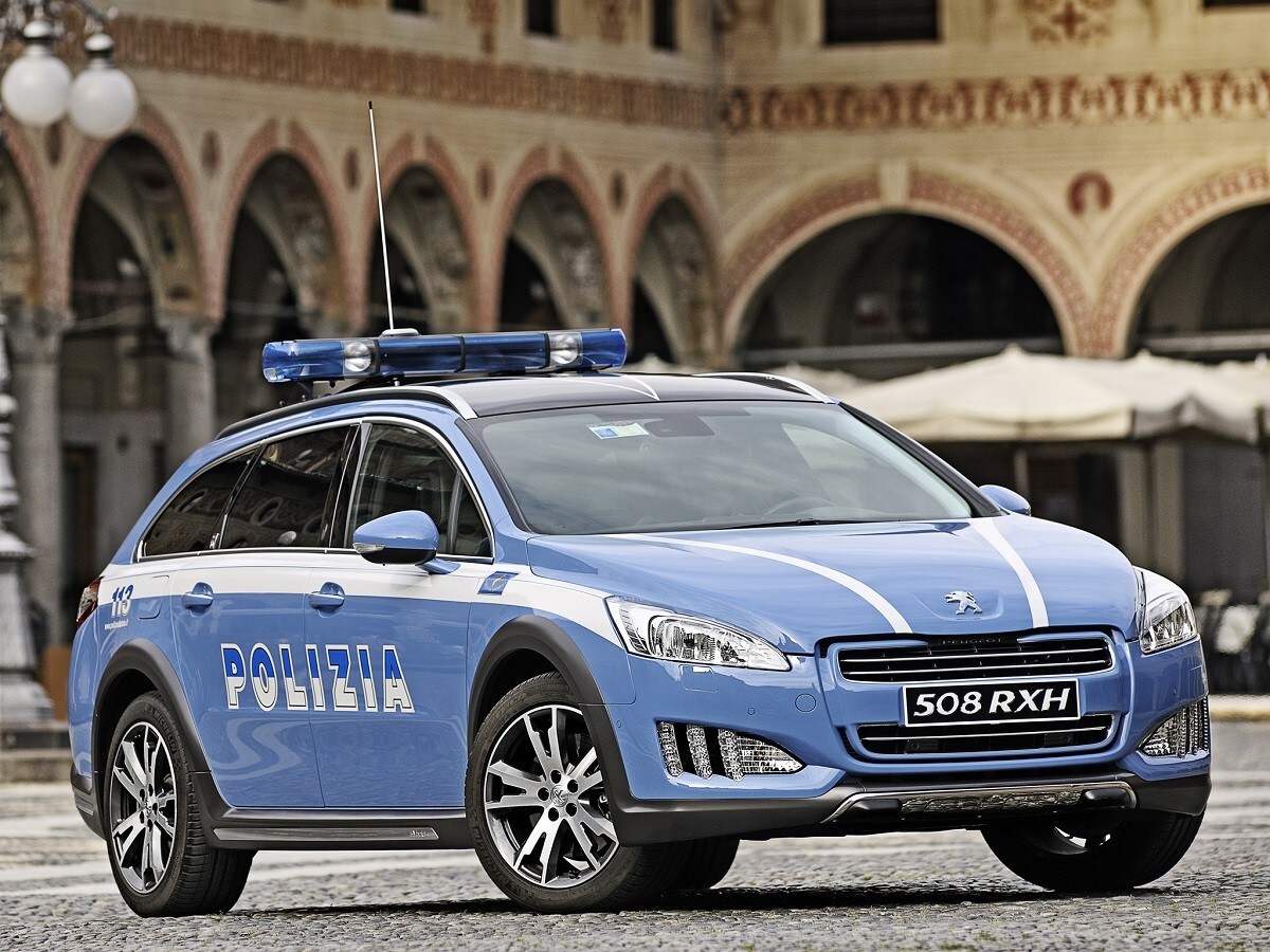 Da Subaru a BMW, tutte le auto straniere della Polizia di Stato
