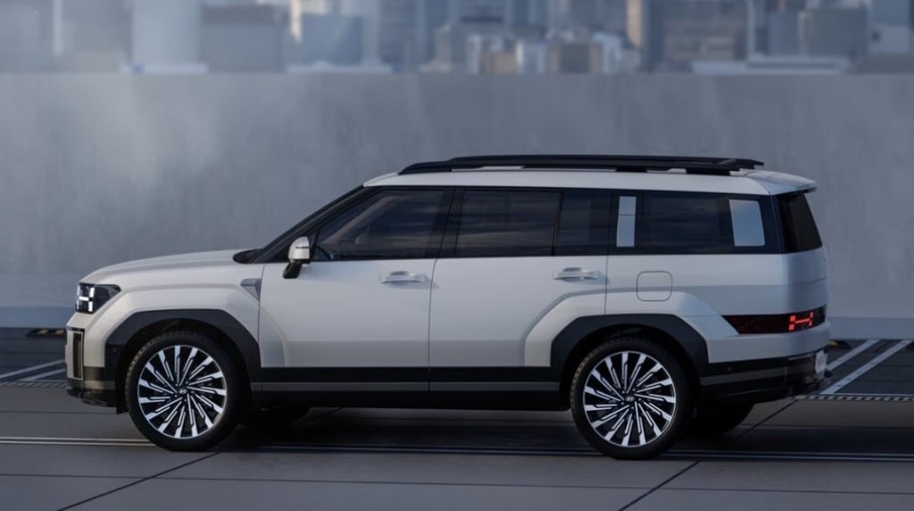 Hyundai Santa Fe "beccata" in strada: ecco la Black Ink Edition