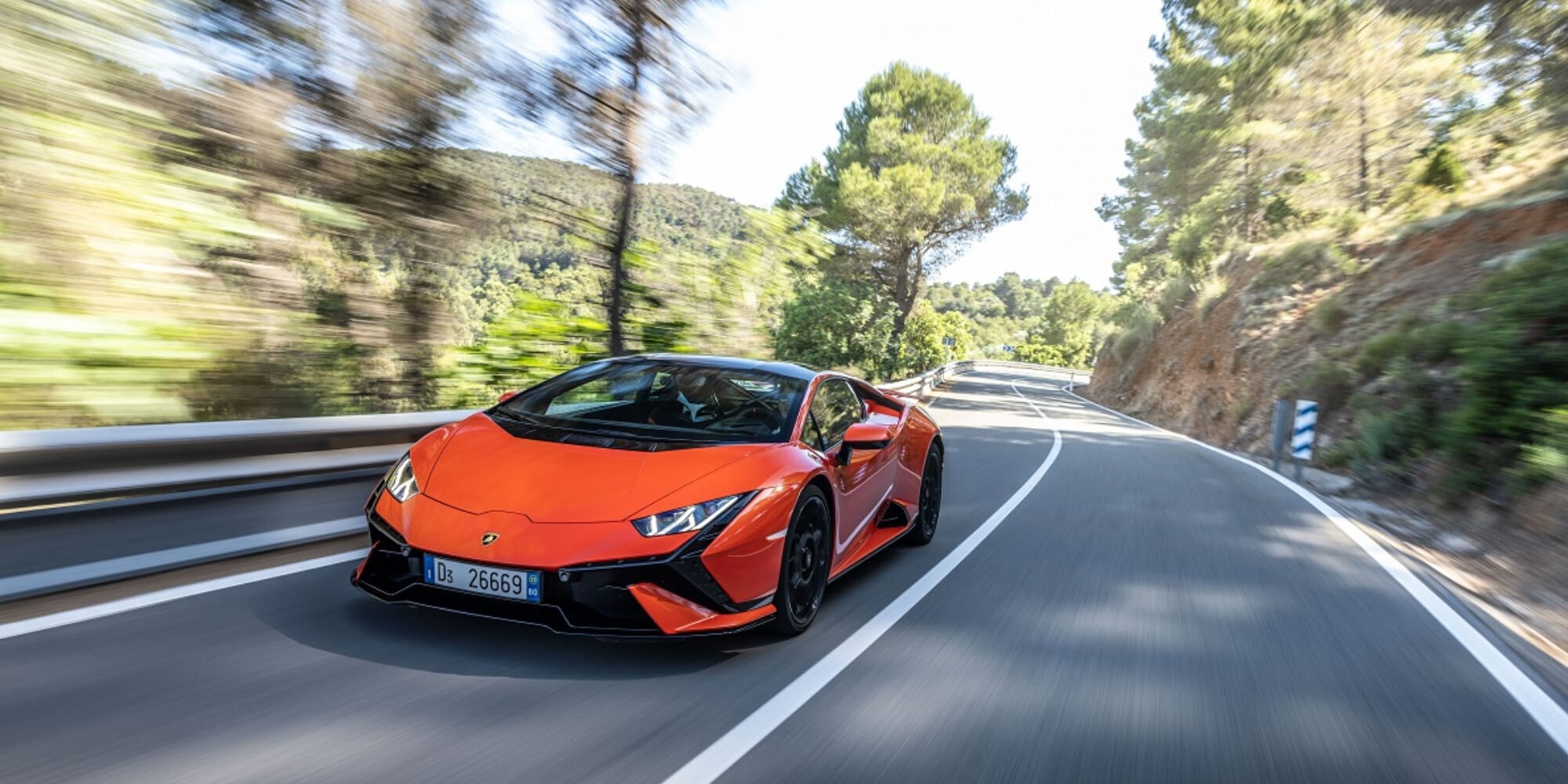 Vuoi guidare una supercar? Servirà una patente speciale