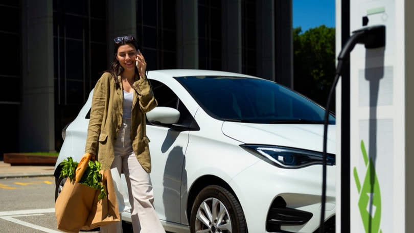 Il 70% degli italiani vorrebbe comprare un'auto elettrificata nei prossimi due anni