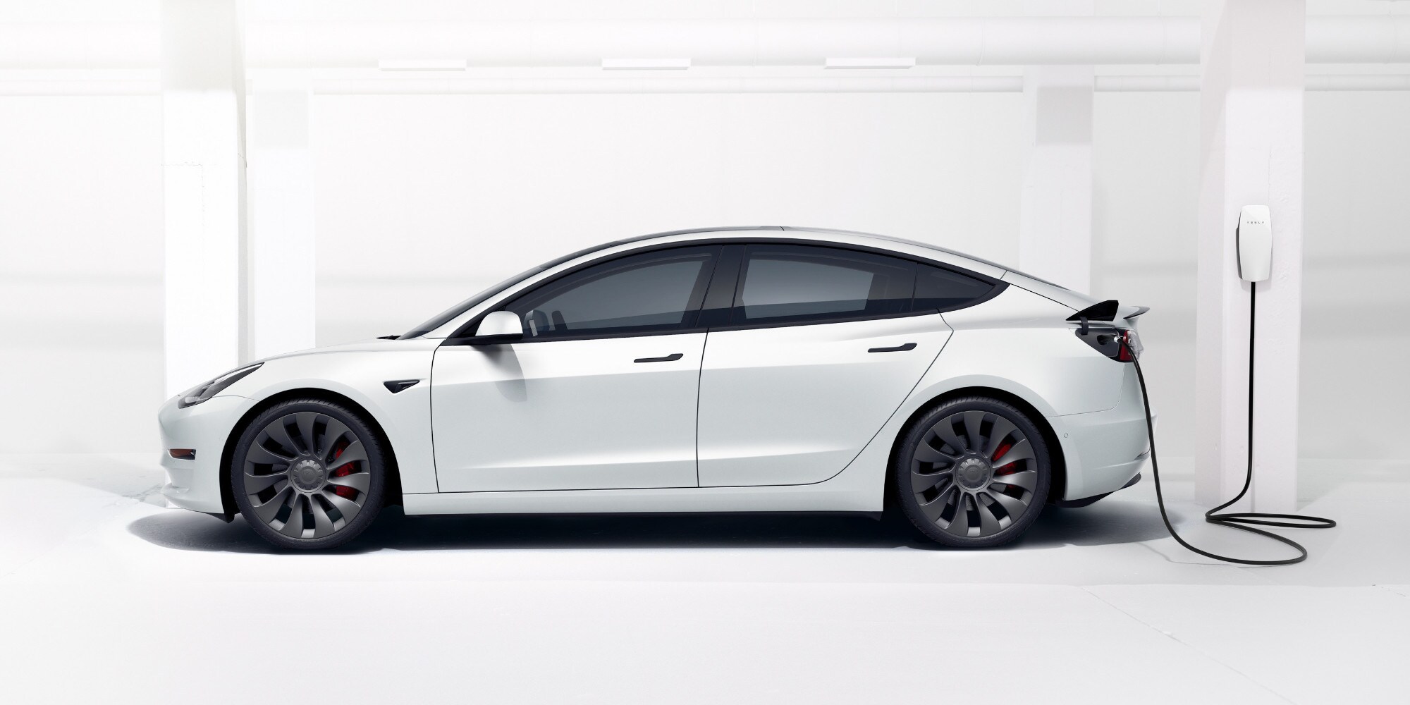 Tesla, nuova Model 3 sta per entrare in produzione