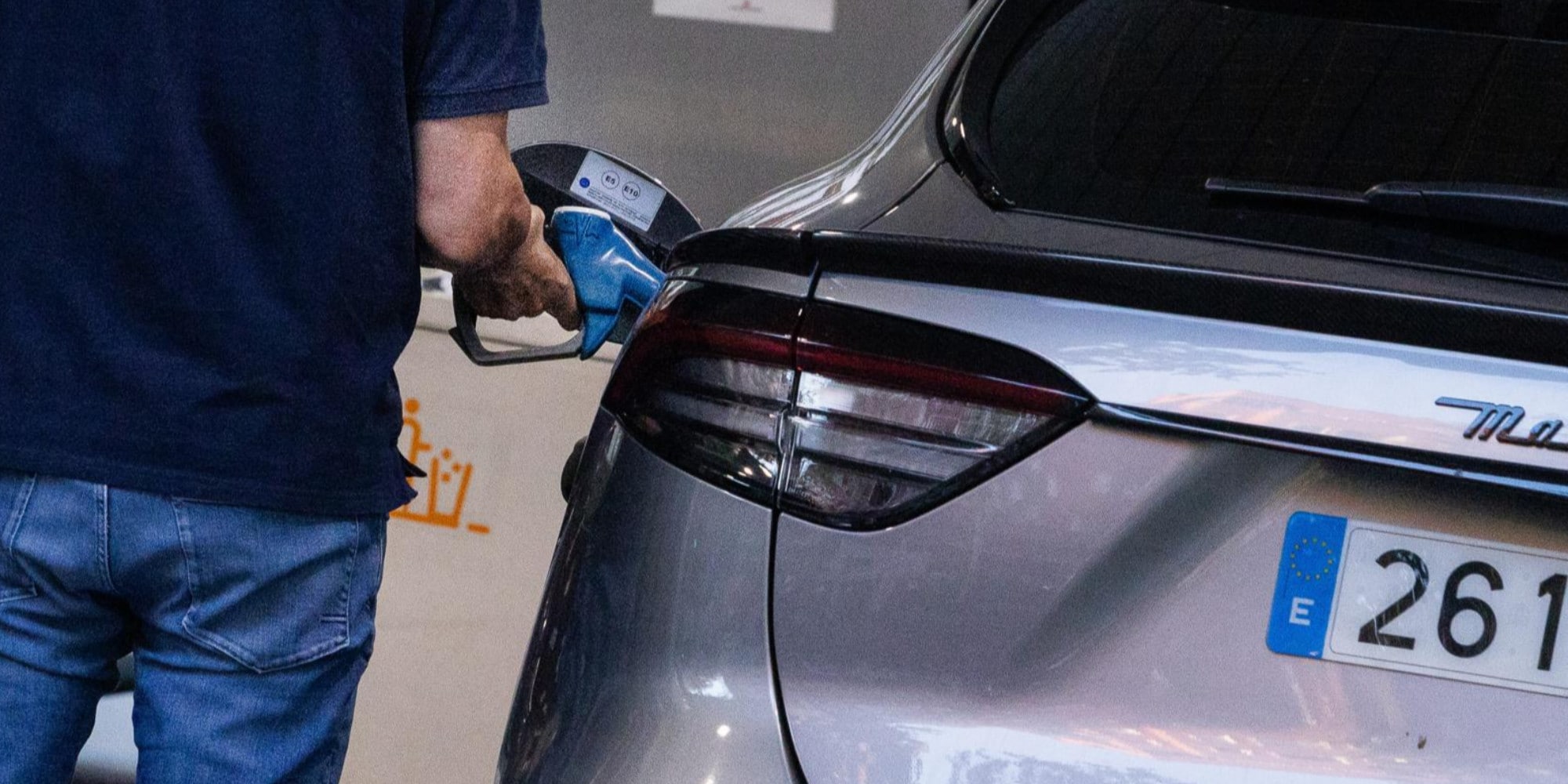 Benzina self a 2,7 euro al litro, indaga la Guardia di Finanza