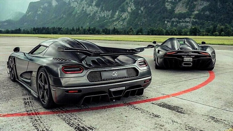 Koenigsegg KNC: Regera, One:1 e Jesko in carbonio nudo