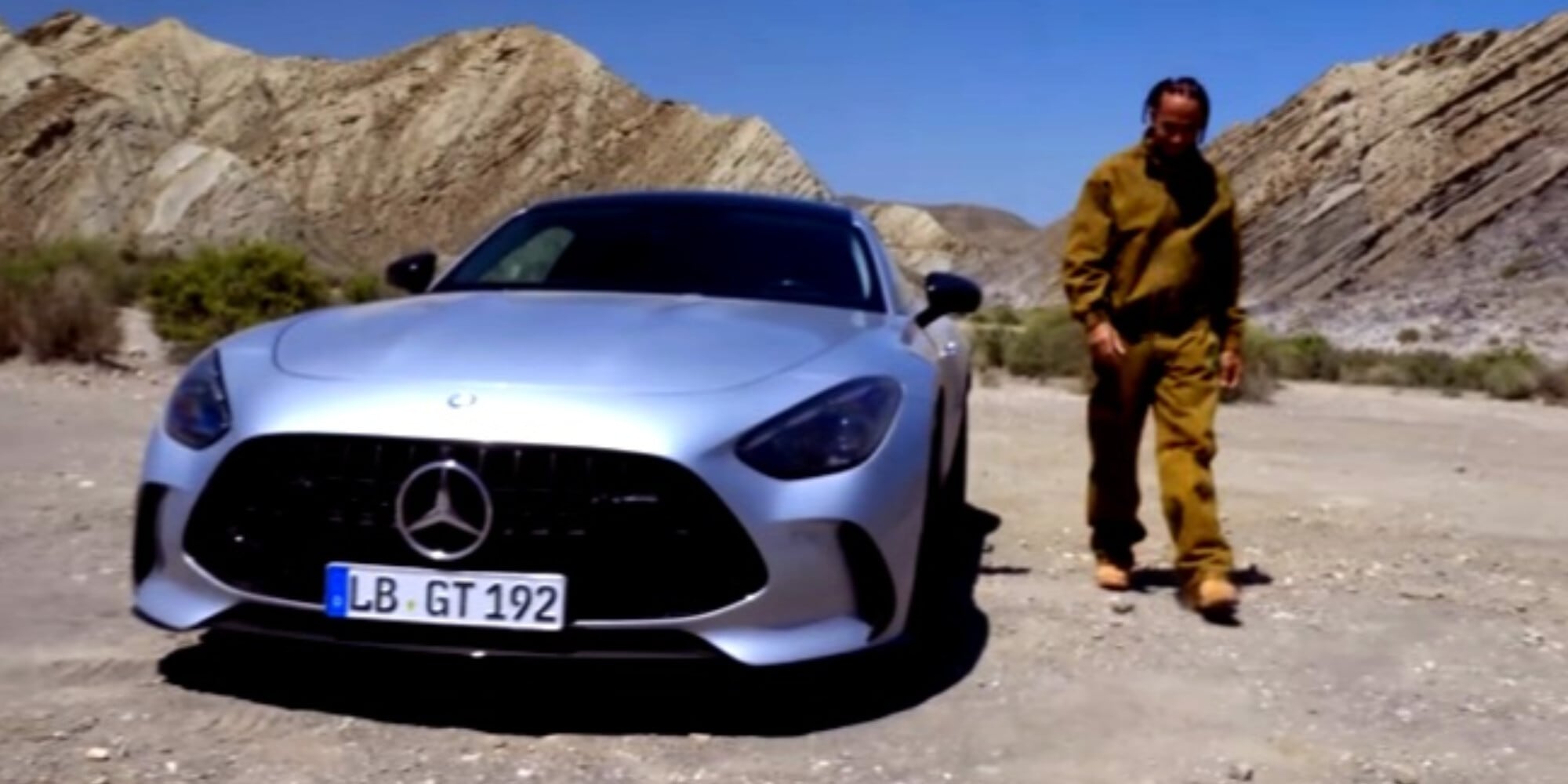 Mercedes-AMG GT 2024, il V8 alla prova di... Lewis Hamilton!