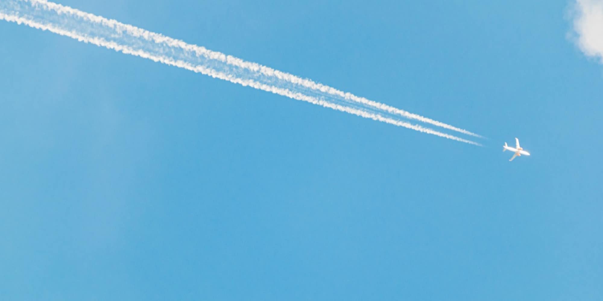 Google vuole eliminare le scie di condensazione degli aerei