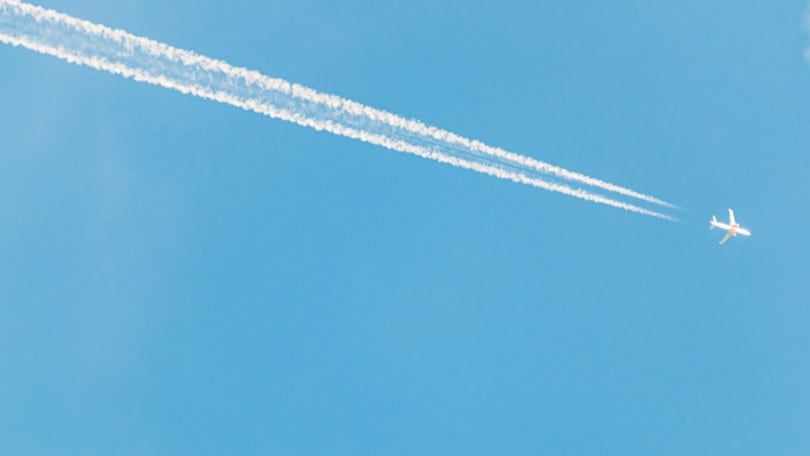 Google vuole eliminare le scie di condensazione degli aerei