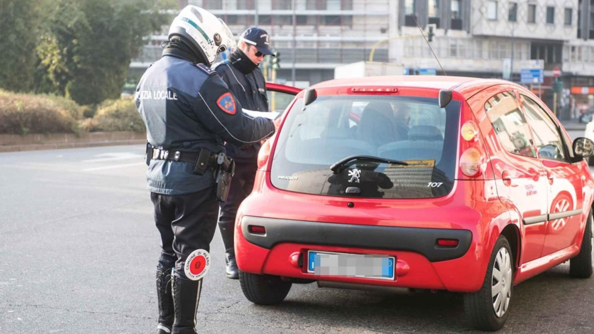 A Milano si potrà parcheggiare in centro solo per due ore al massimo