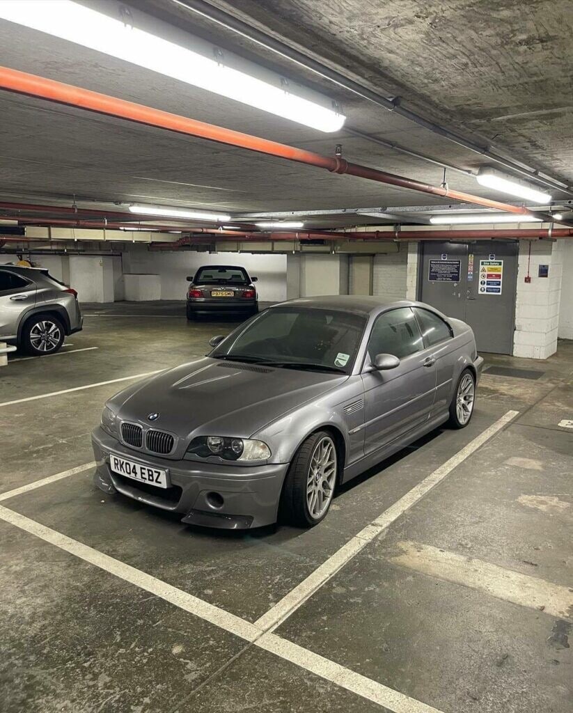 BMW M3 CSL abbandonata in un parcheggio da 20 anni: le foto