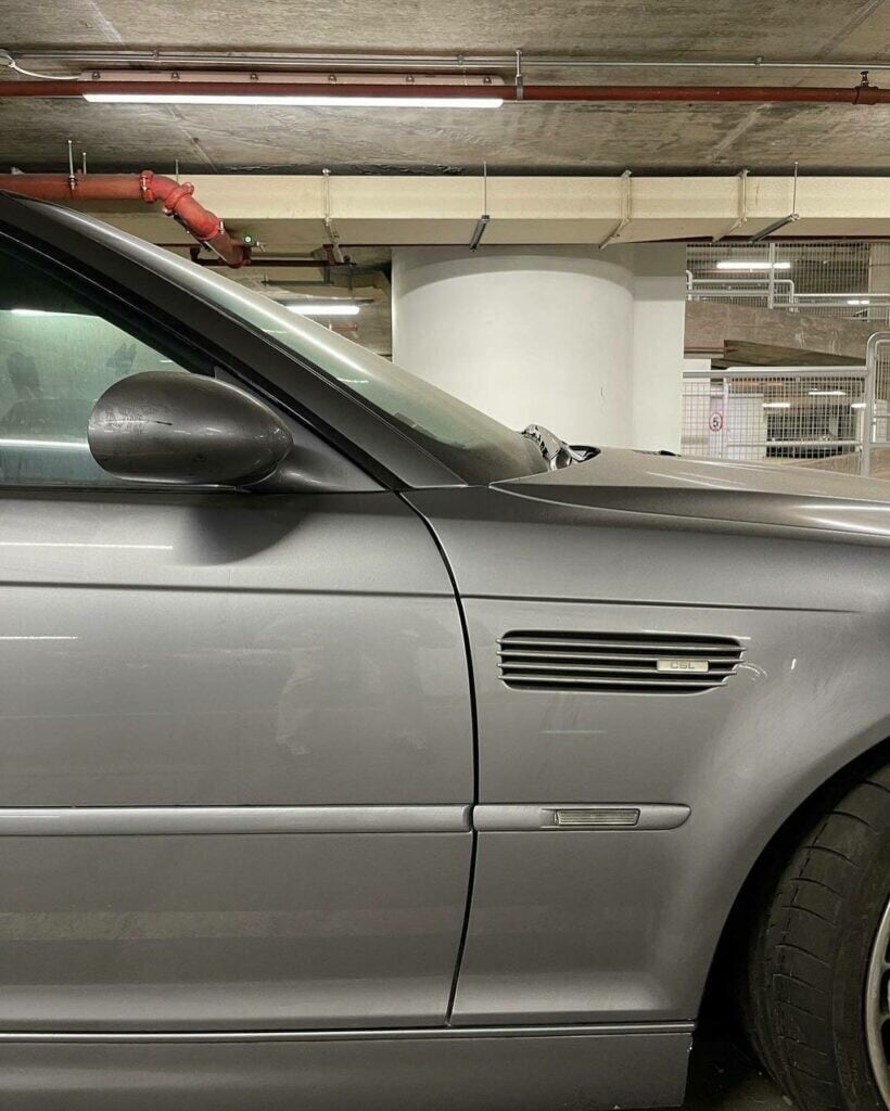 BMW M3 CSL abbandonata in un parcheggio da 20 anni: le foto
