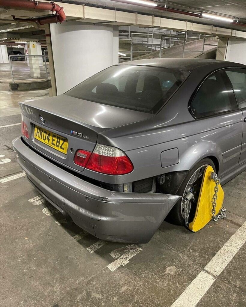 BMW M3 CSL abbandonata in un parcheggio da 20 anni: le foto