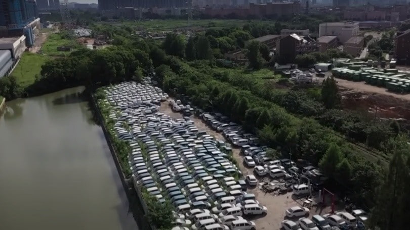 Perché in Cina ci sono cimiteri di auto elettriche?