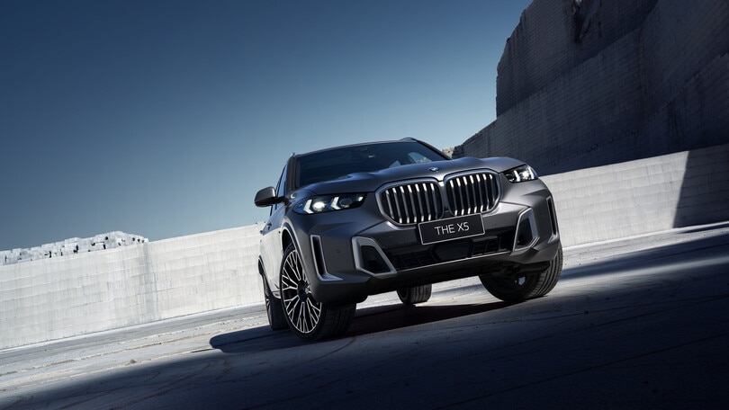BMW X5 xDrive30Li e BMW X5 xDrive40Li, le foto dei Suv a passo lungo