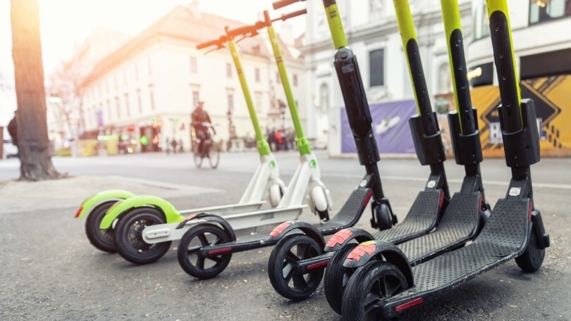 Parigi, finisce l'era dei monopattini elettrici in sharing