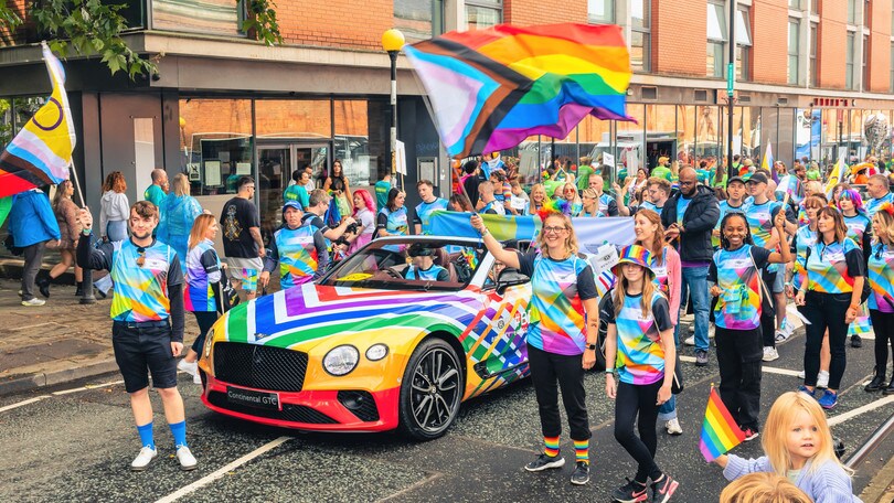 Bentley Continental GTC "multicolore" contro ogni discriminazione