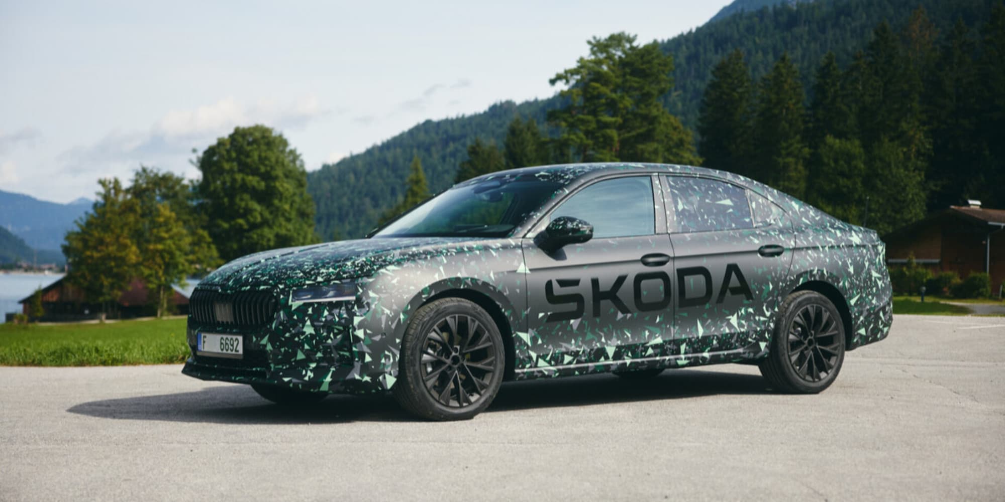 Nuova Skoda Superb, debutta il mild-hybrid