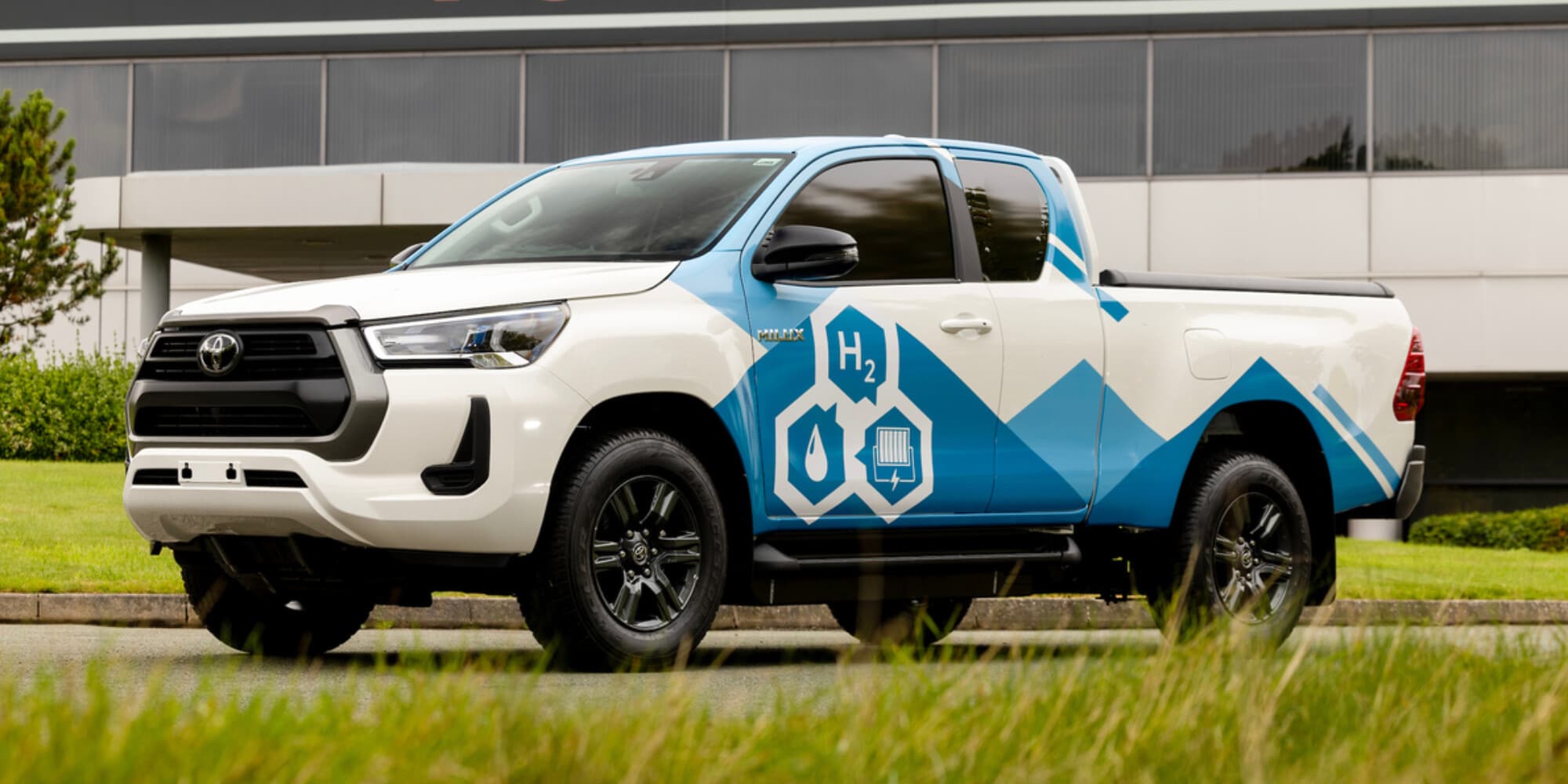 Toyota lancia l'Hilux a idrogeno da quasi 600 km d'autonomia