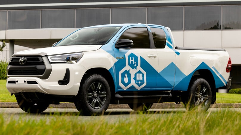 Toyota lancia l'Hilux a idrogeno da quasi 600 km d'autonomia