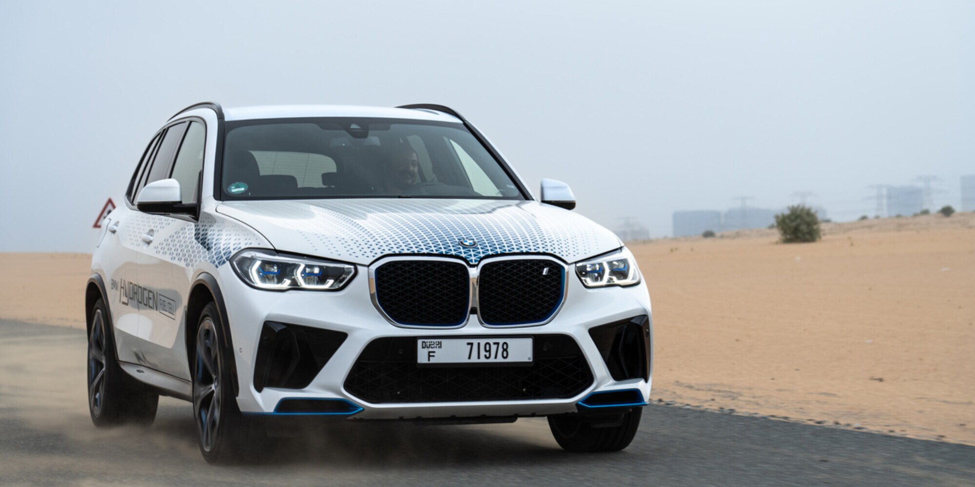 BMW iX5 Hydrogen, al via i test nel deserto