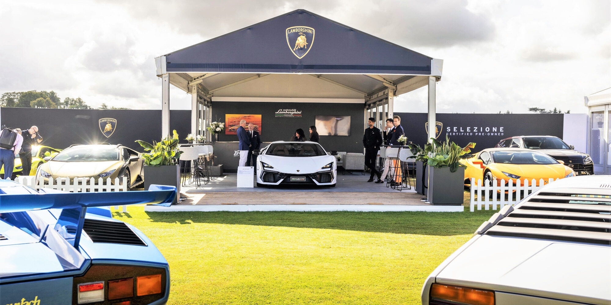 Lamborghini, al Salon Privé con Revuelto e oltre 60 auto V12