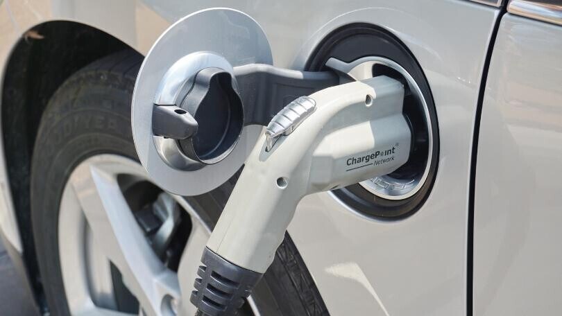 Germania, le stazioni di ricarica avranno l'obbligo delle colonnine