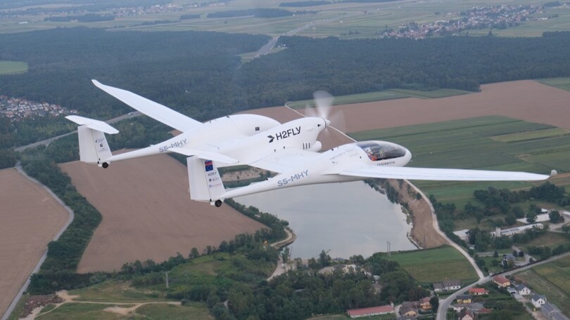 L'aereo a idrogeno liquido ha compiuto il suo primo volo