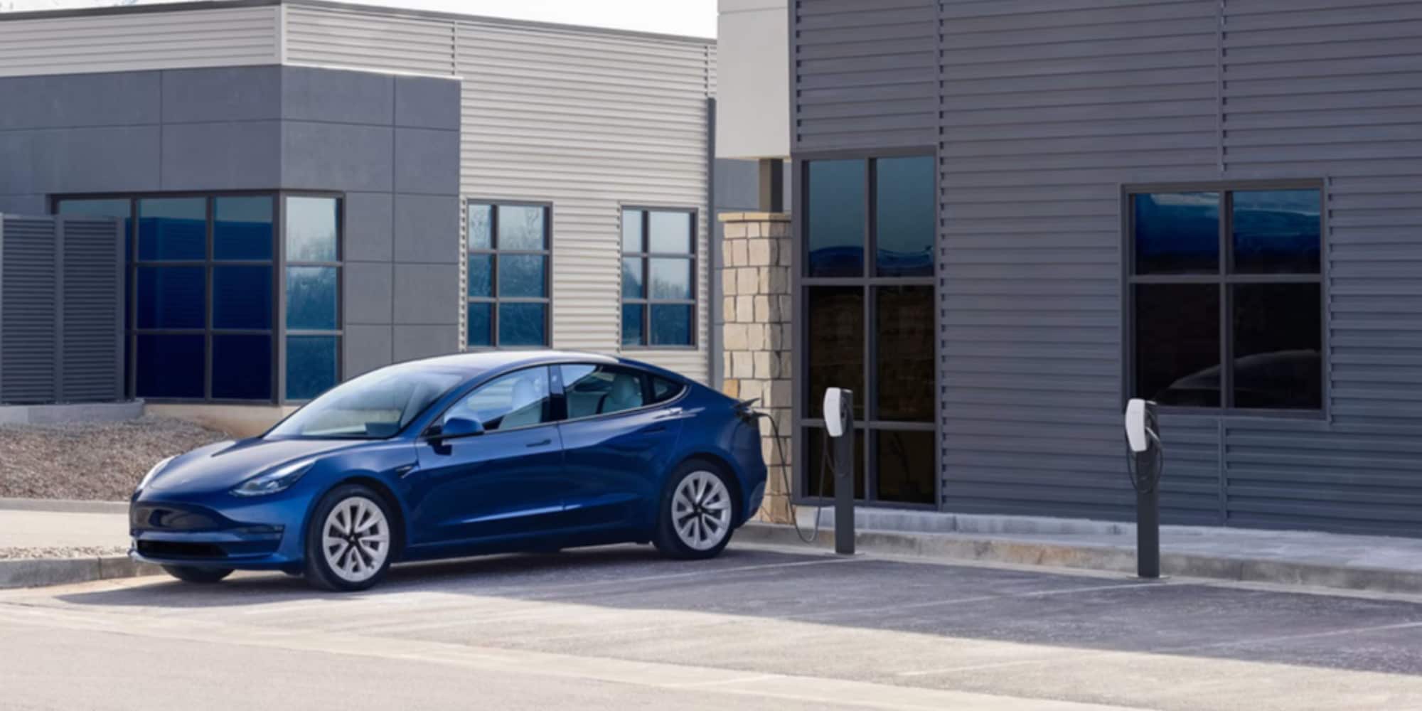 Tesla, arrivano le nuove funzioni in-app per il Wall Connector