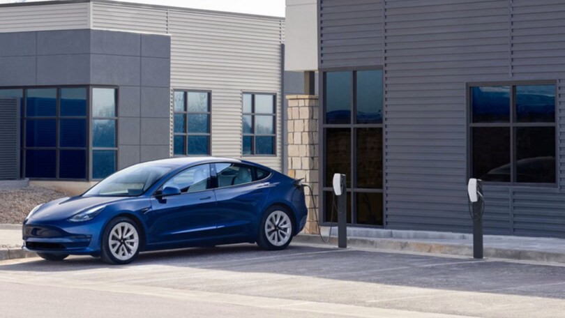Tesla, arrivano le nuove funzioni in-app per il Wall Connector