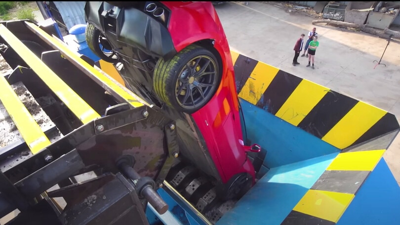 Distrugge la sua Lamborghini Gallardo gettandola in un trituratore