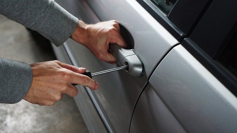 Furti di auto, preoccupante aumento nel 2022
