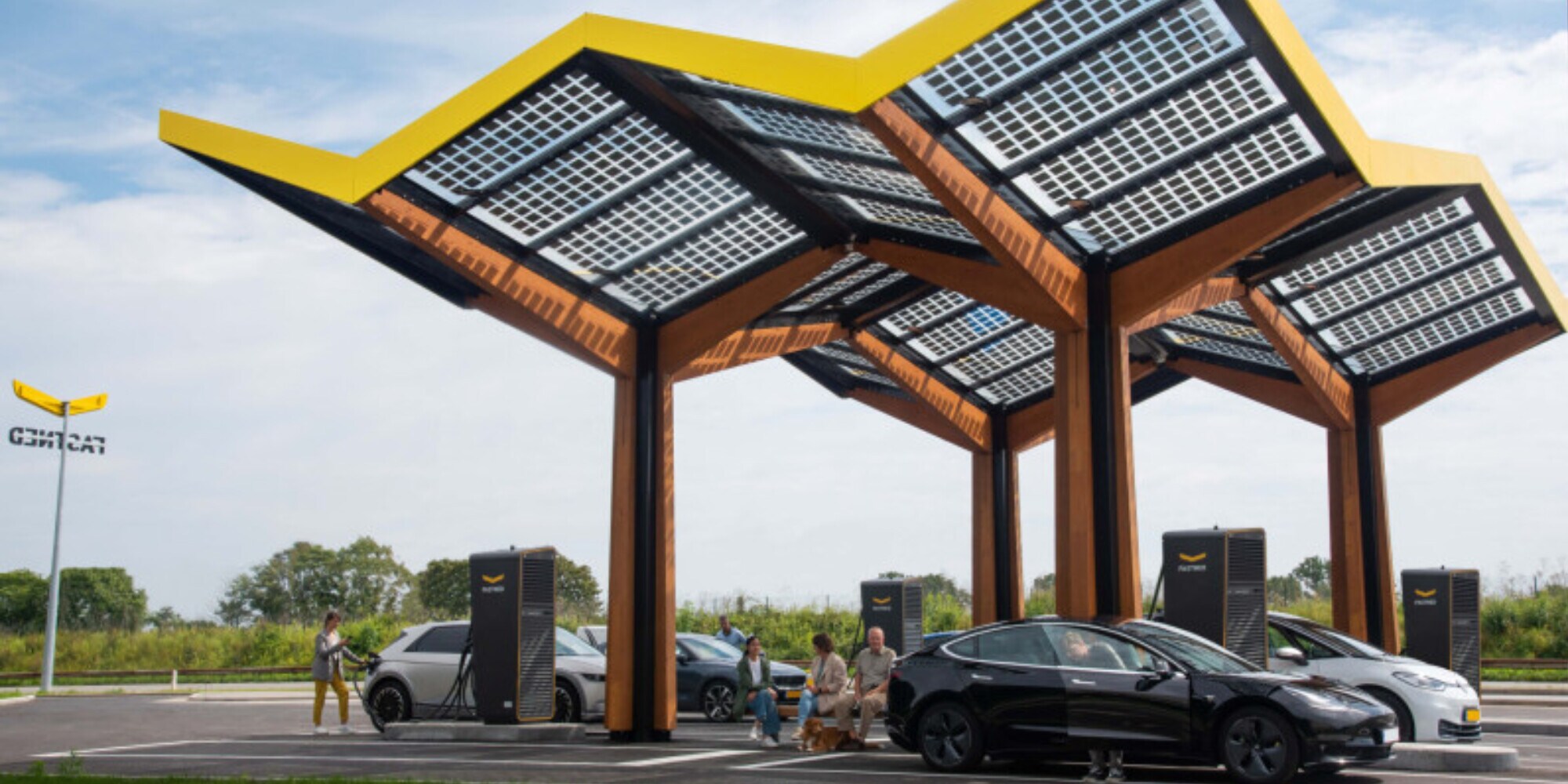 Fastned sbarca in Italia: ricariche veloci fino a 400 kW