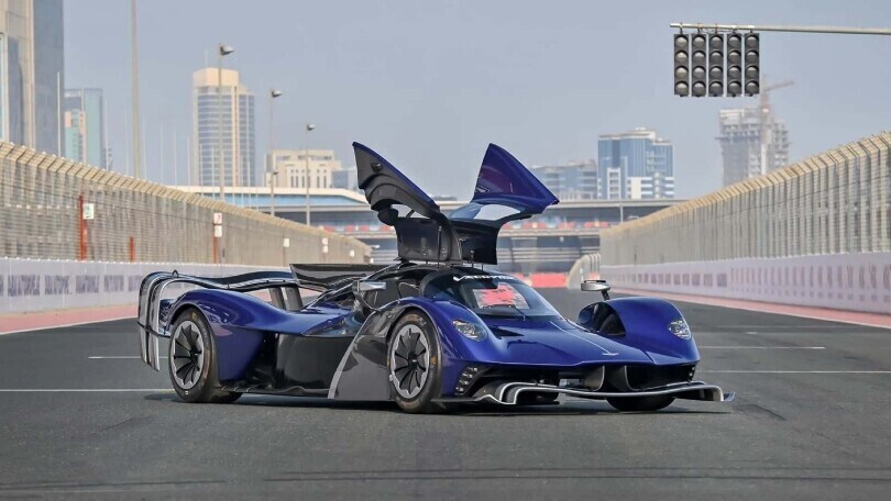 Un'esclusiva Aston Martin Valkyrie AMR Pro da 1000 cv all'asta
