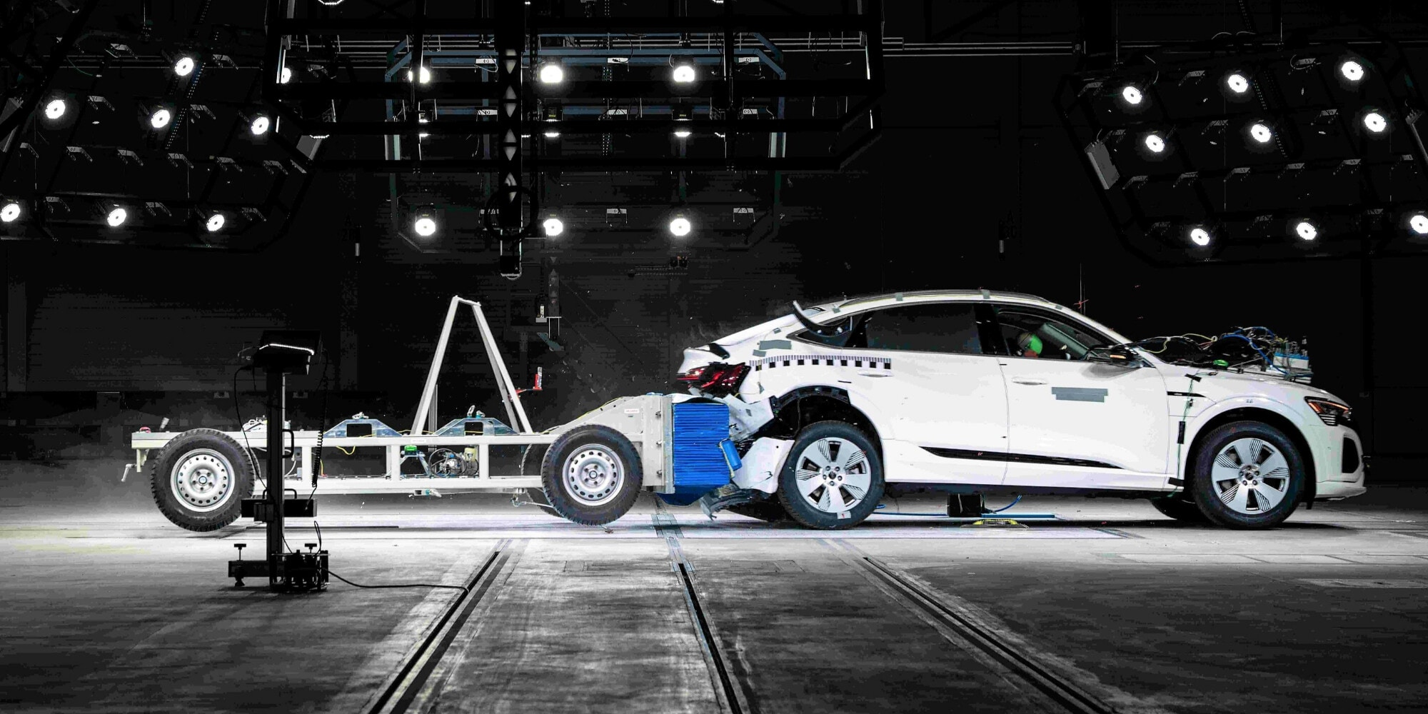 Audi Vehicle Safety Center, centro crash test all'avanguardia