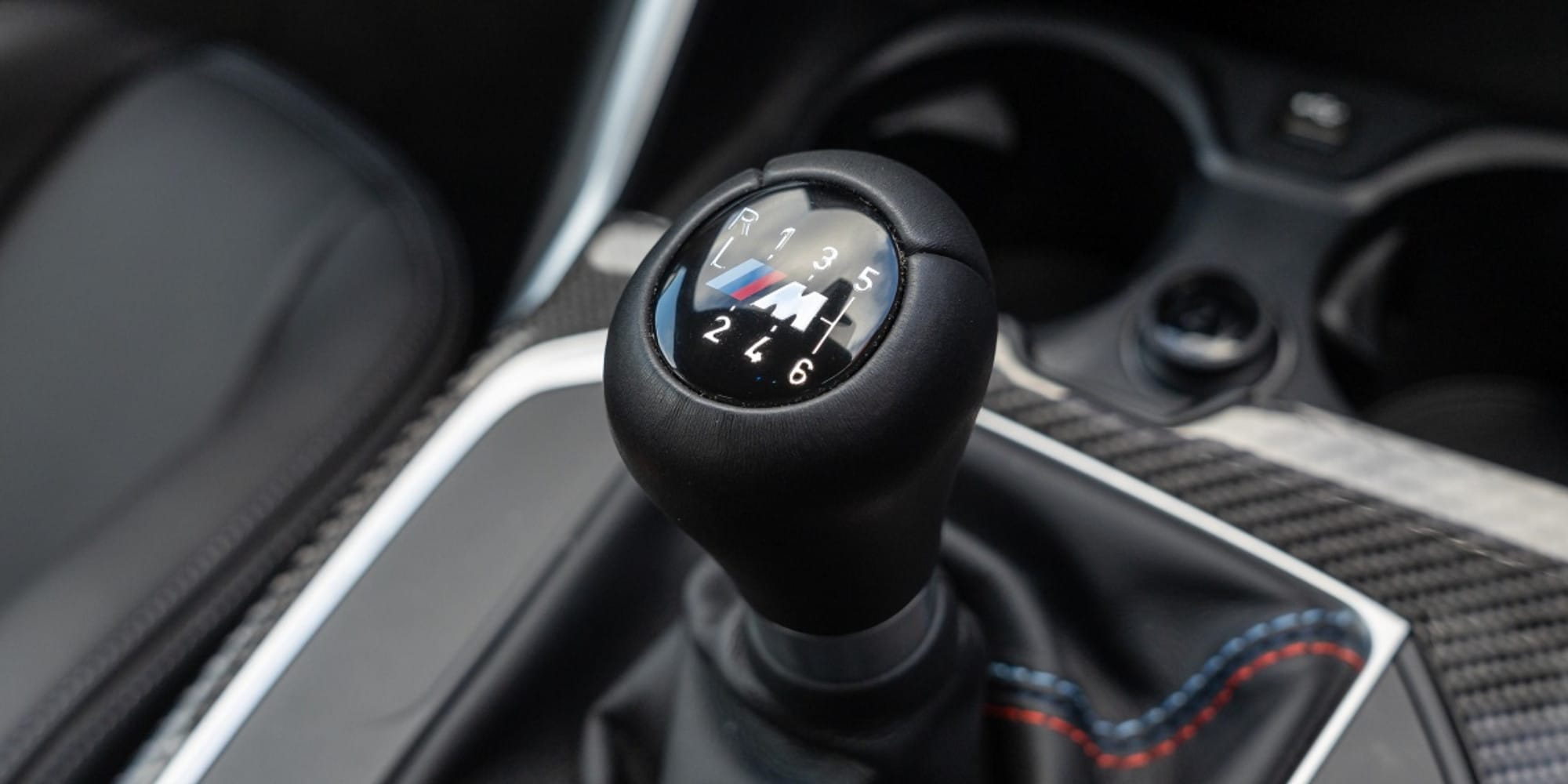 BMW, addio al cambio manuale: "Le auto vanno più lente"