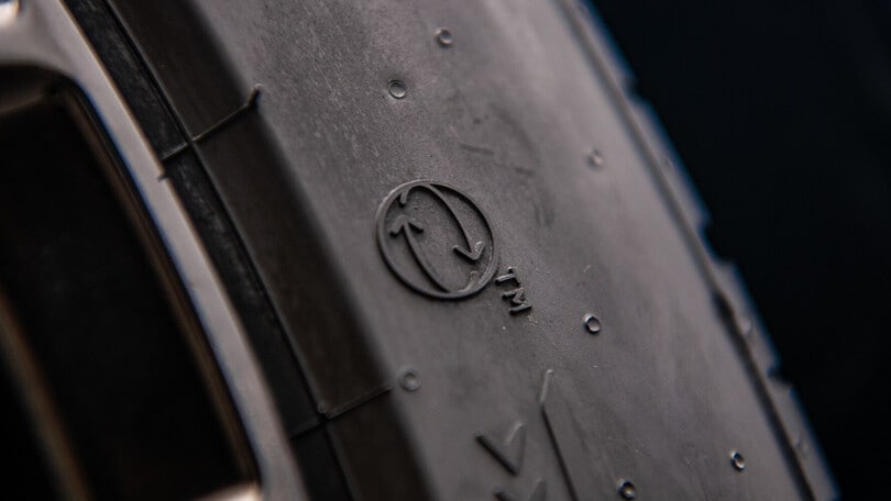 Pirelli, il nuovo logo per i pneumatici sostenibili