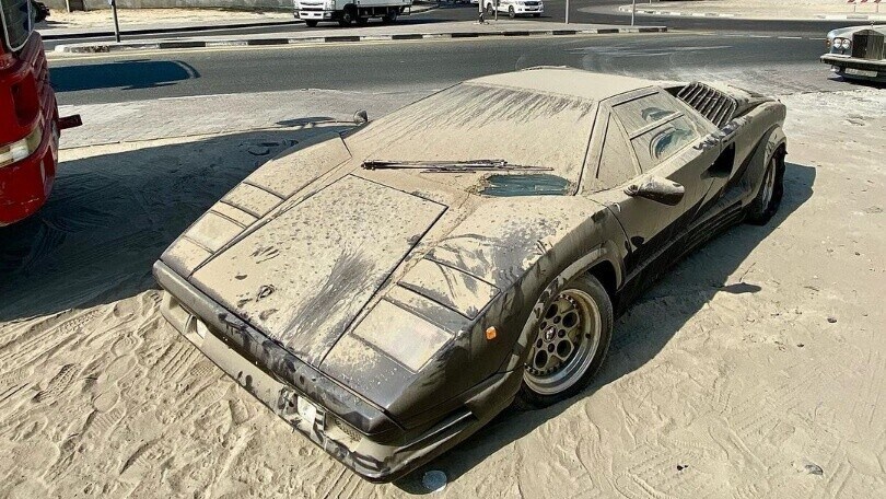 Lamborghini Countach abbandonata e ritrovata a Dubai
